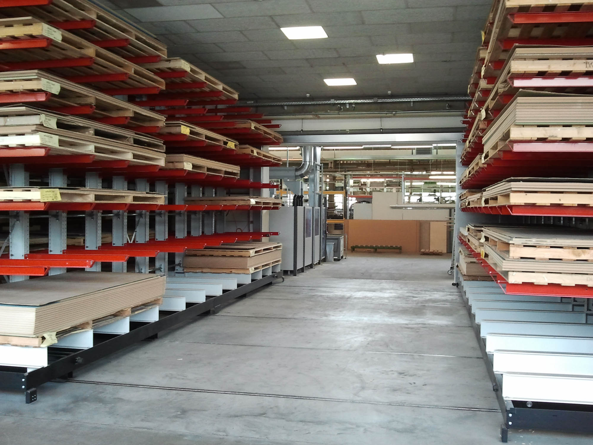 Mobile cantilever racking system