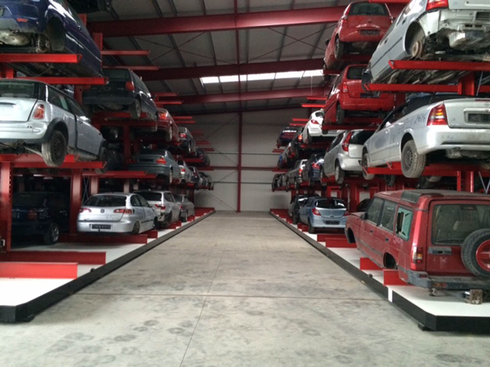 Mobile cantilever racking system