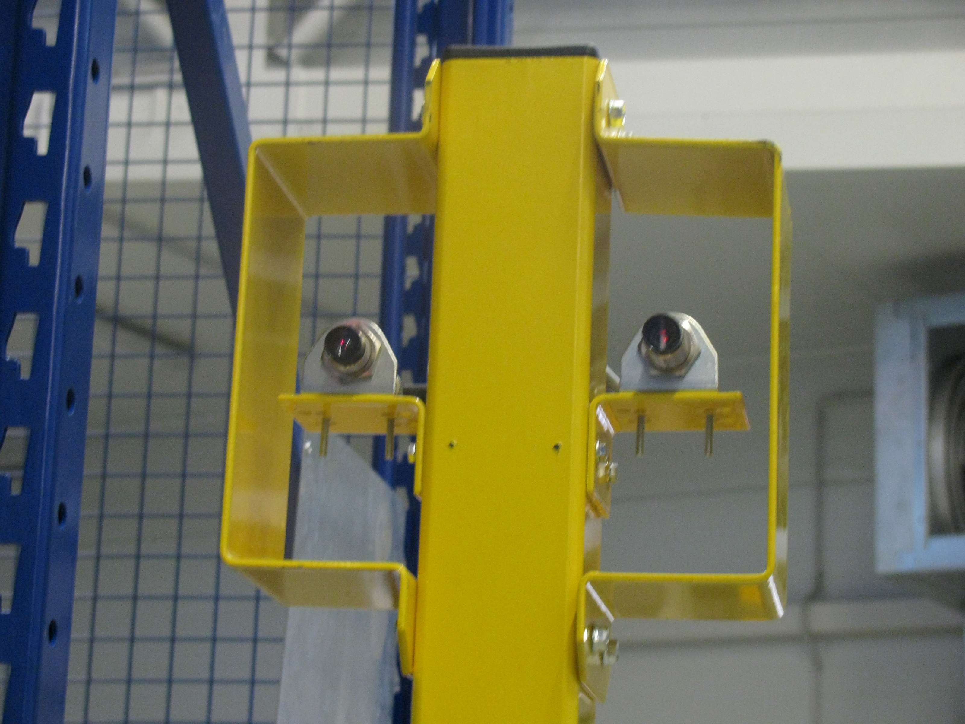 Light barrier of a mobile racking system